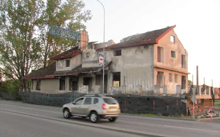 Fostul post de pază al Poliţiei, de pe Calea Aradului, este în paragină. FOTO: Ştefan Both