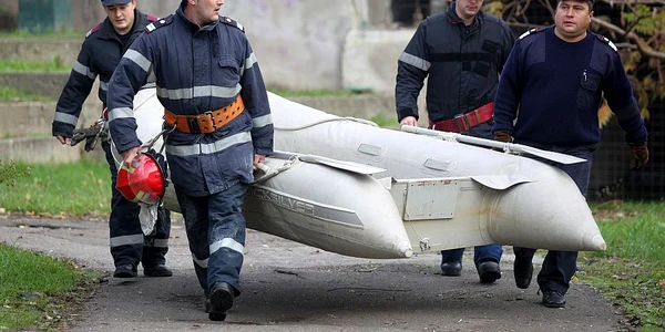 Pompierii au fost chemaţi pentru a recupera trupul. Foto: arhivă