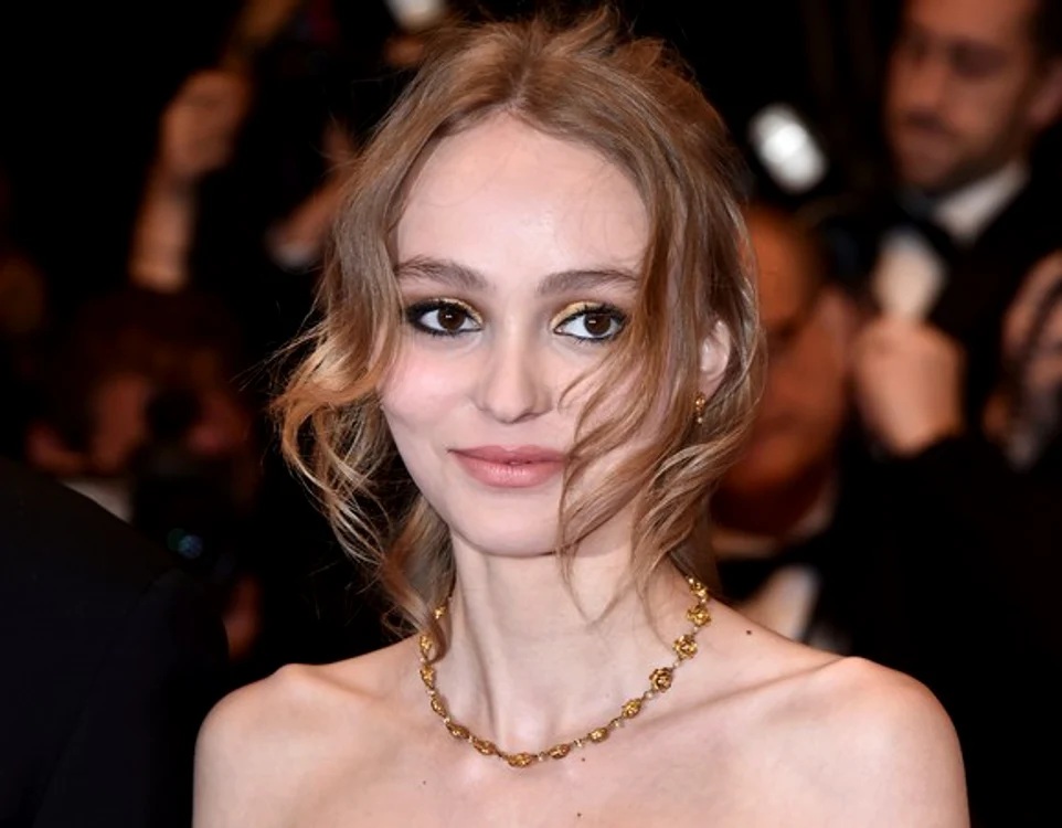Lily Rose Depp are 19 ani şi deja este o figură cunoscută în industria modei