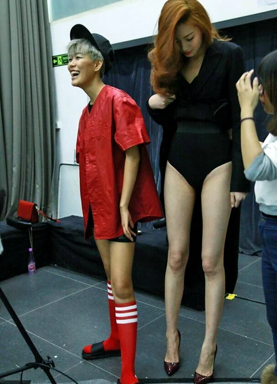 La o înălțime de 1,80 m, chinezoaica are picioarele de 1,14 m lungime