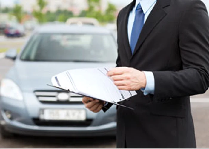 
    Directorul, dar și inspectorul de duane ar putea fi sancționați din salariu dacă nu-și vor face treaba  