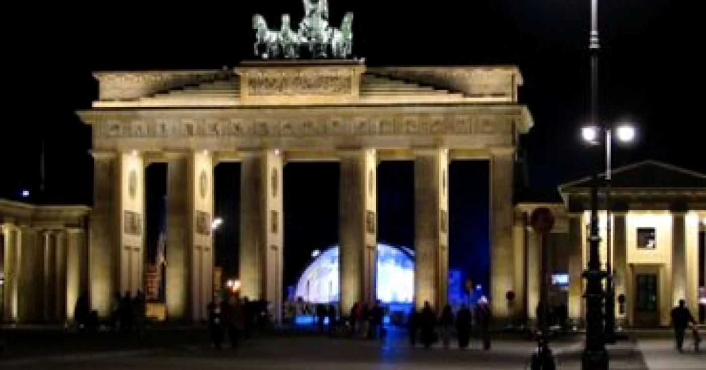 Băsescu participă, la Berlin, la sărbătorirea a 20 de ani de la căderea Zidului