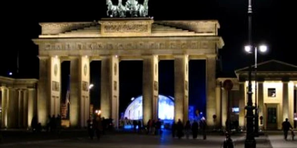 Băsescu participă, la Berlin, la sărbătorirea a 20 de ani de la căderea Zidului