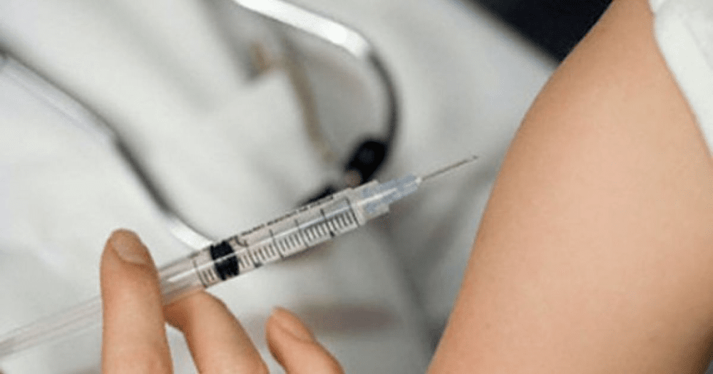 Cum putem face vaccinul gripal în același timp cu cel împotriva COVID-19