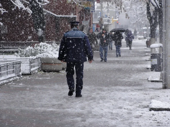 Imagine din municipiul Slatina în timpul primei ninsori... (FOTO: Mugurel Manea)