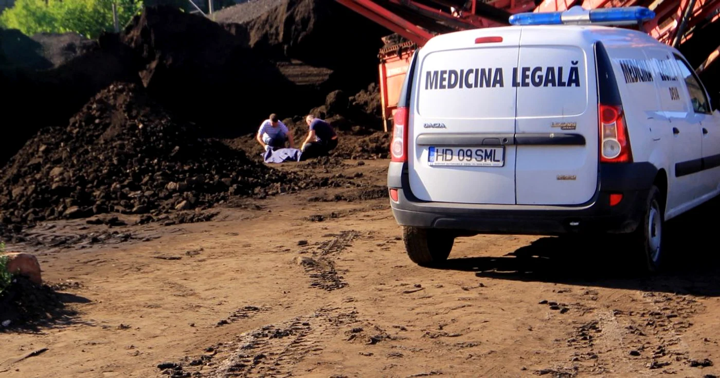 Cadavrul bărbatului va fi preluat de Serviciul de Medicină Legală Hunedoara. ARHIVĂ.
