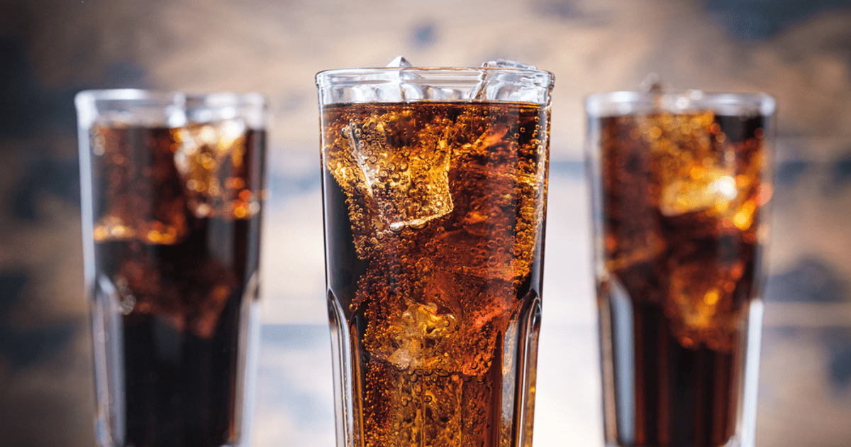 Ce poți să speli cu băutură de tip cola. Curăță inclusiv rosturile
