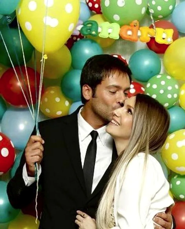 Adela Popescu și Radu Vâlcan, la botezul primului lor băiețel, Alexandru. Vedeta a fost nostalgică și a publicat pe rețelele de socializare și această imagine