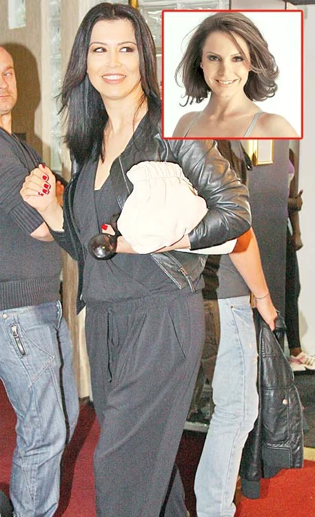 
    Simona va merge  aproape zilnic la sală  