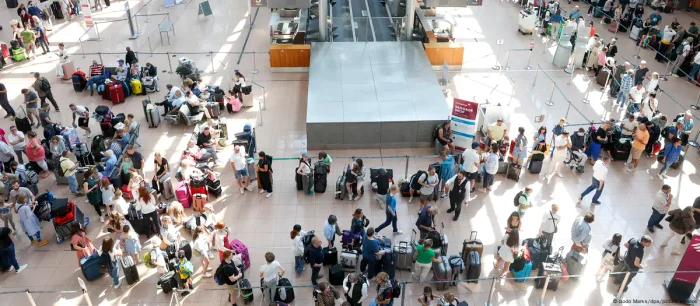 Numeroşi călători blocaţi pe aeroportul din Hamburg din cauza întreruperii serviciilor Microsoft