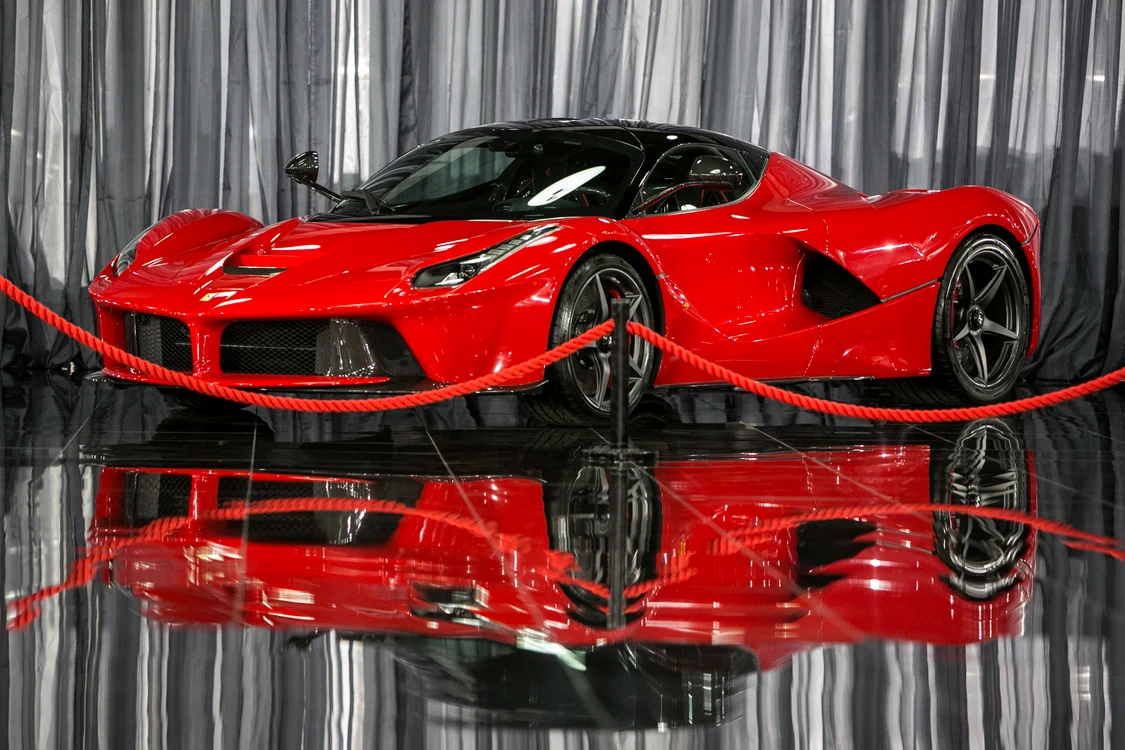 Vedeta colecţiei lui Ion Ţiriac, hibridul LaFerrari