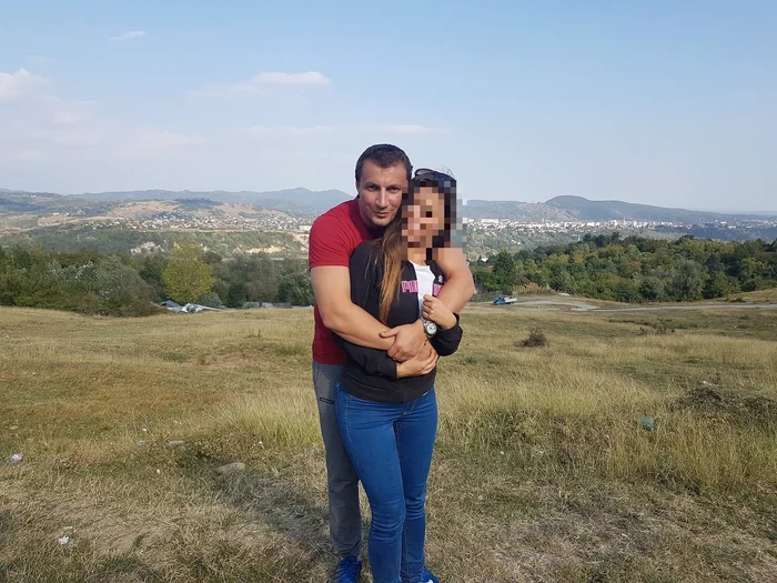 
    Frumoasa braşoveancă este studentă în Bucureşti la Facultatea de FilosofieFotografii: Facebook  