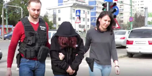 Oana Net este dusa la arest