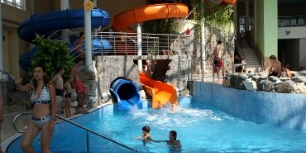 Revelion în bikini la poalele munţilor cu 500 lei