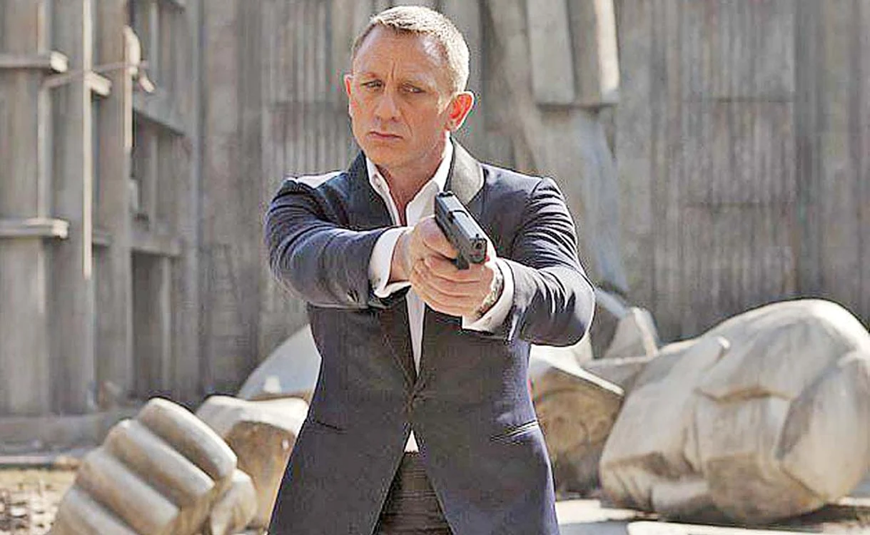
    Actorul s-a rănit în timp ce juca în rolul lui James Bond  