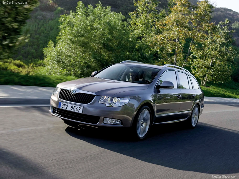 
    Noul model Skoda Superb Combi  