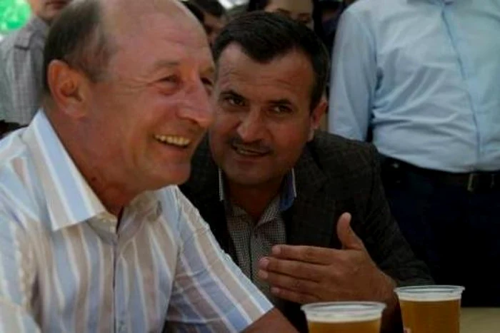 Traian Băsescu şi Valentin Vrabie, primarul din Peştera FOTO Facebook Peştera