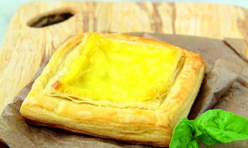 patratele cu branza shutterstock 79410265 jpeg