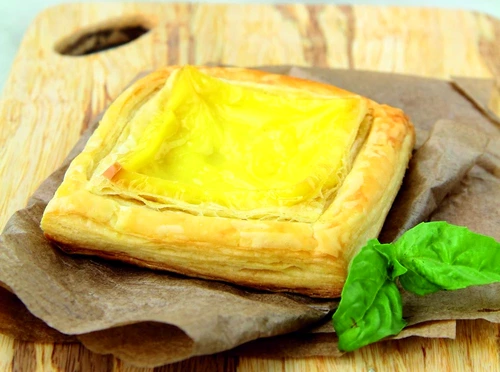 patratele cu branza shutterstock 79410265 jpeg