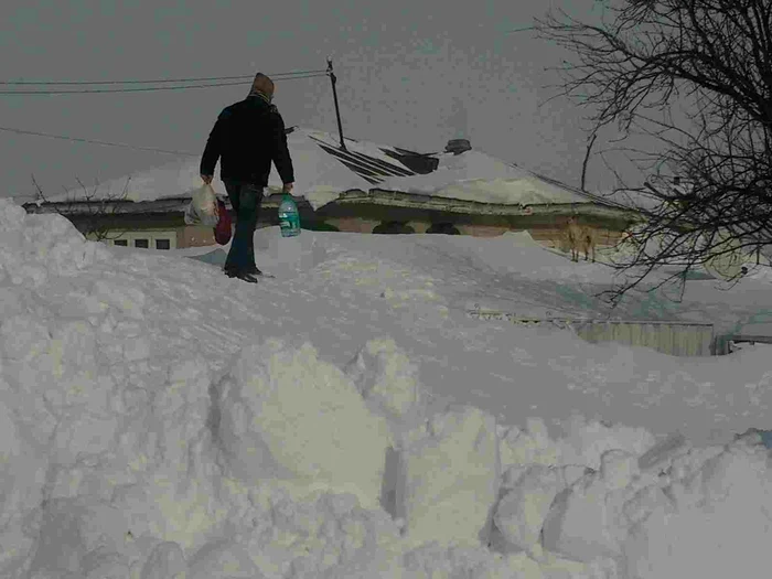 În unele localităţi zăpada a acoperit casele
