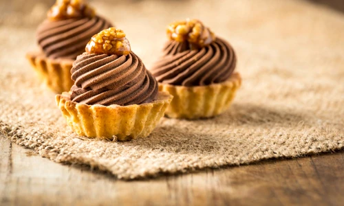 chocolate and caramel small tart homemade jpeg