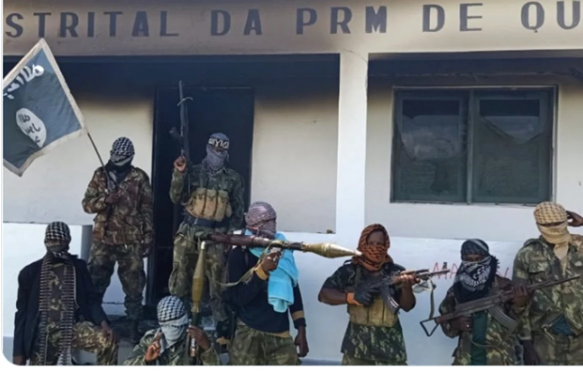 Jihadişti din Mozambic, FOTO captură Twitter