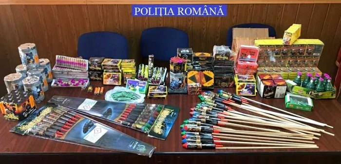 Articolele pirotehnice au fost ridicate în vederea confiscării Foto: arhivă Adevărul