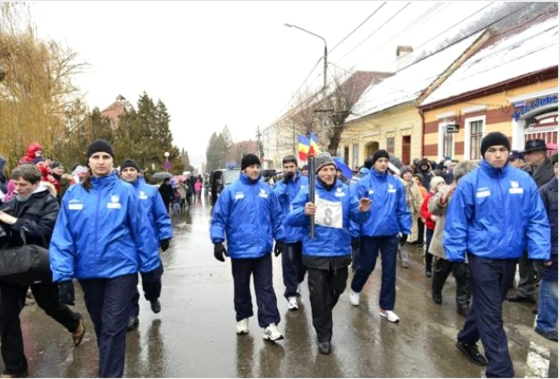 La 90 de ani Constantin Vlădea a purtat flacăra olimpică. FOTOArhivă.