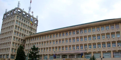 Prefectura Dâmboviţa vrea să blocheze sporurile