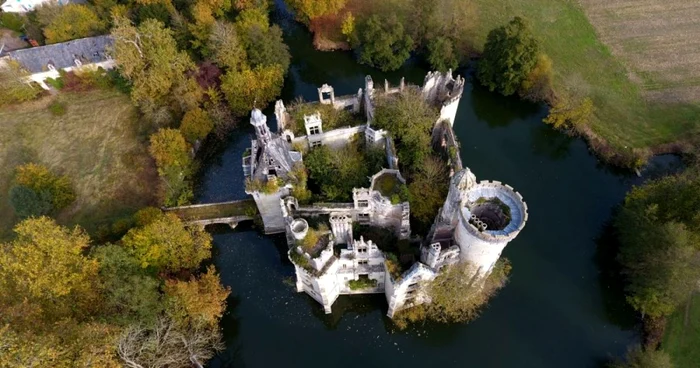 Castelul de la Mothe- Chandeniers_foto_cnn.com