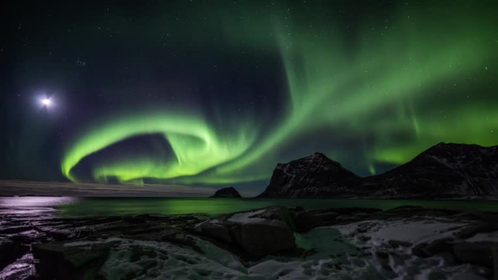 Aurora boreală: cele mai bune șase locuri din Europa pentru a vedea spectaculoasele lumini care colorează cerul, în 2025