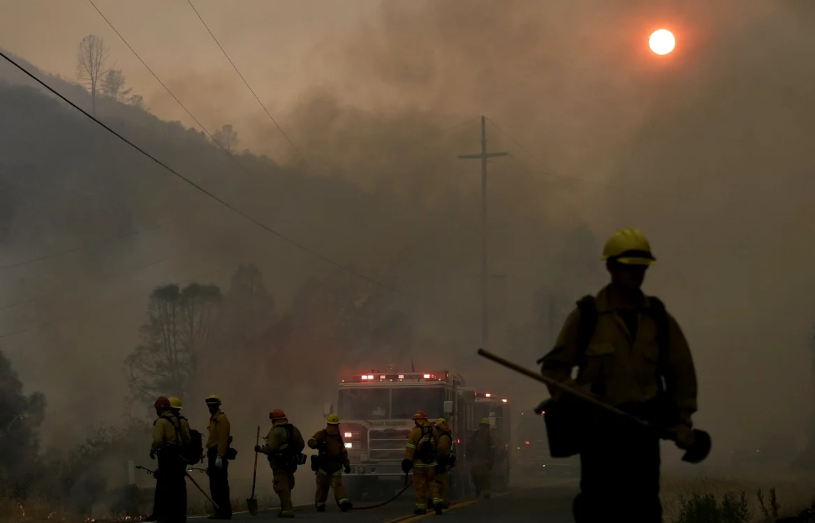 Stare de urgenţă în California din cauza incendiilor de vegetaţie FOTO AP