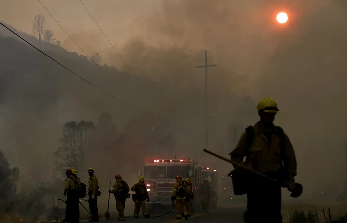 Stare de urgenţă în California din cauza incendiilor de vegetaţie FOTO AP