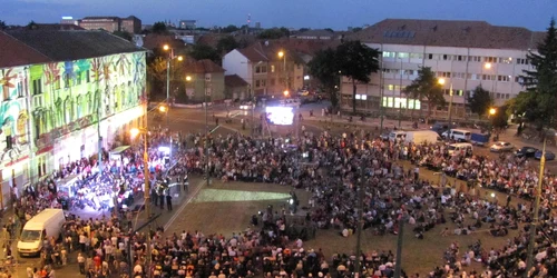 Filarmonica Banatul în Piaţa Bălcescu FOTO Ştefan Both
