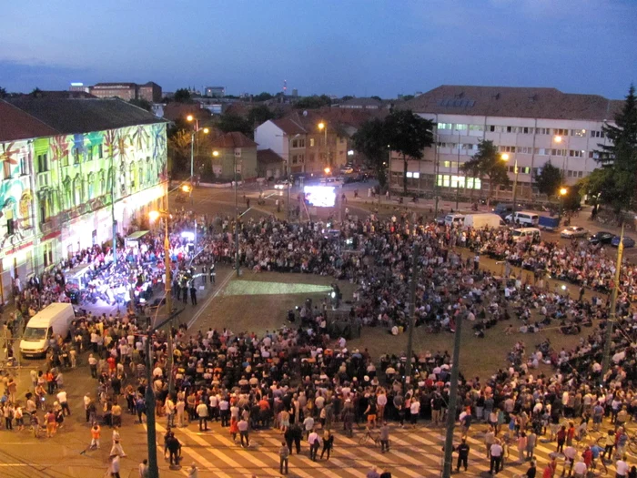 Concert spectaculos în Piaţa Bălcescu FOTO Ştefan Both