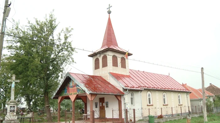 Biserica ortodoxă din Mesteacăn unde slujeşte unul dintre preoţii acuzaţi de furt. foto. Adevărul