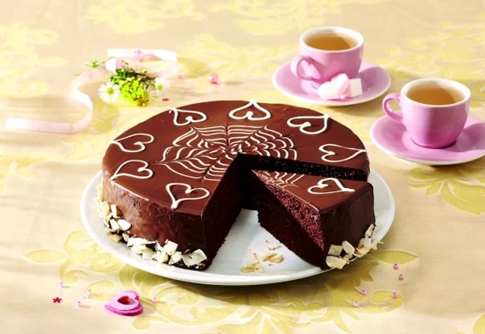 Chiar si in cele mai toride zile de vara, o felie de tort cu ciocolata este de nerefuzatclickpoftabuna.ro