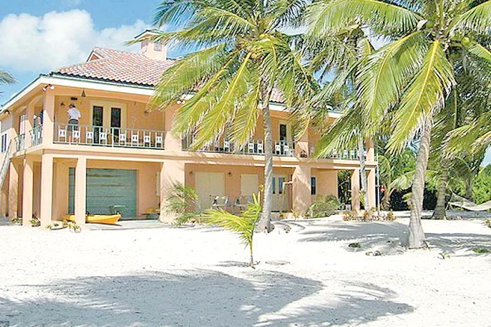 Milionarul John McAfee (Fotografii: hepta)