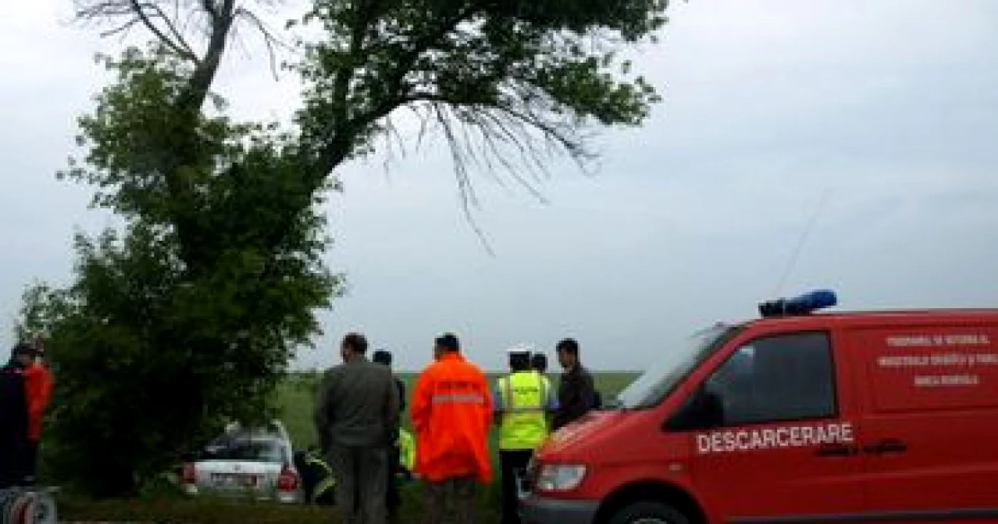 Hunedoara: ACCIDENT MORTAL O tânără a decedat strivită în autoturismul izbit de un copac