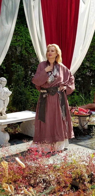 Dana Săvuică are rol de vrăjitoare