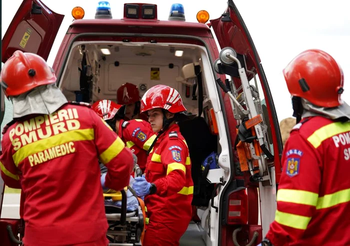 Echipajele medicale intervin la locul accidentului FOTO: Arhivă, Adevărul