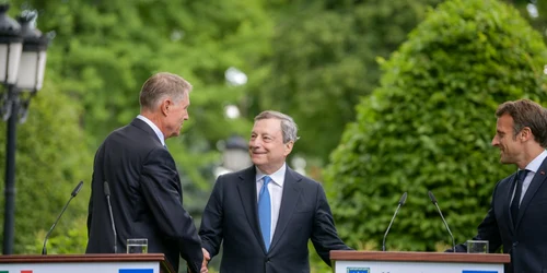 Emmanuel Macron cu Klaus Iohannis si Draghi FOTO Presidency