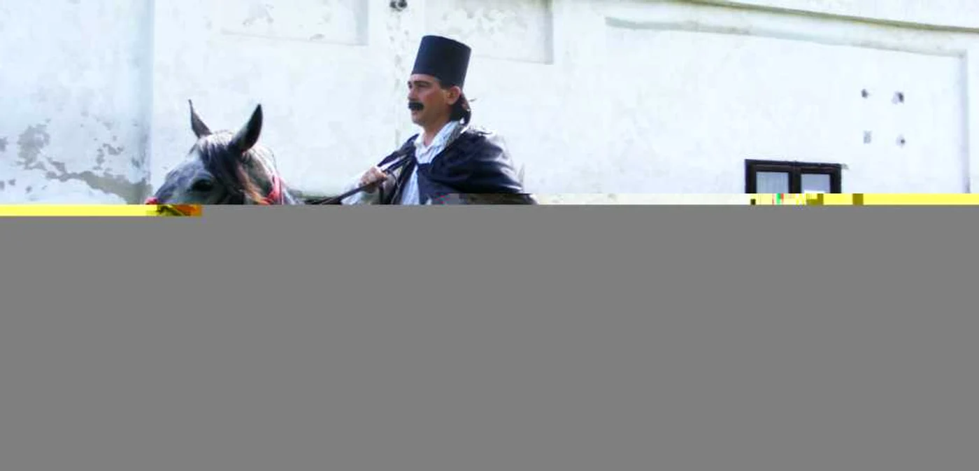 "Tudor Vladimirescu" la Cula din Cerneţi FOTO Corina Macavei