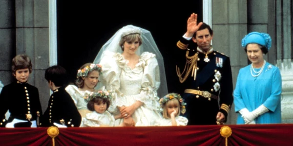 Regina Elizabeta la nunta fiului său Charles cu Diana 1981. Foto Profimedia