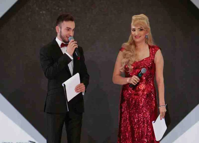 Adela Diaconu a fost şi prezentatoare în cadrul festivalului, alături de colegul George Filip de la Nova TV