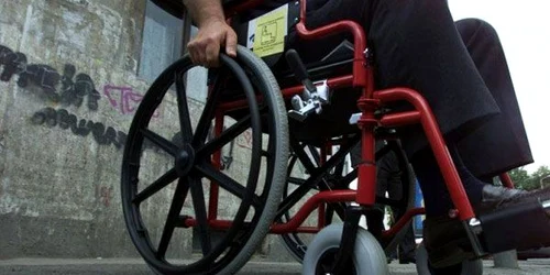 persoana cu handicap in carucior jpeg