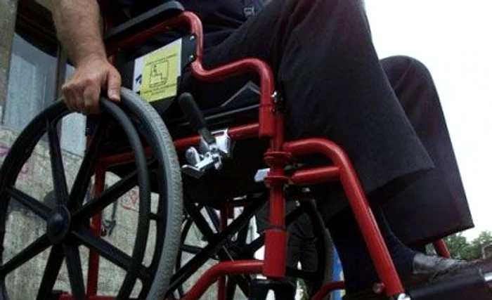 Persoană cu dizabilități, în cărucior FOTO: Arhivă, Adevărul