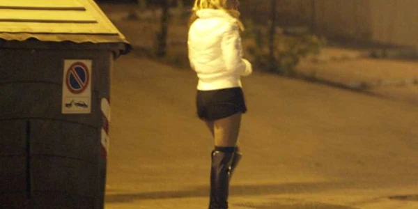 Potrivit Centrului de Investigaţii Jurnalistice unii jurnaliști numesc femeia traficată - prostituată
