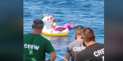 fetita salvata in golful corint captura video facebook