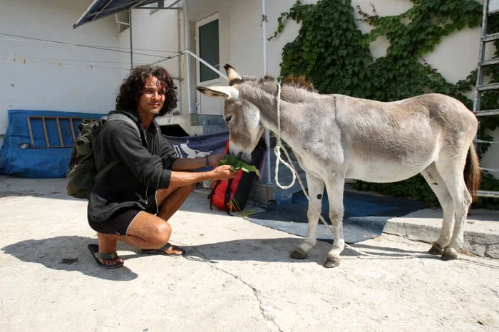 Ahmed Poukhalfa şi măgarul său